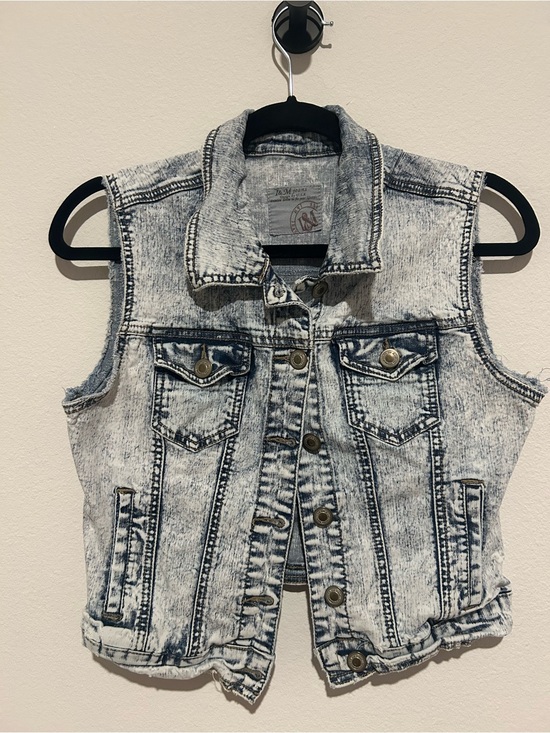 I & M Jeans Jackets & Blazers - Acid Wash Denim Sleeveless Cropped Vest